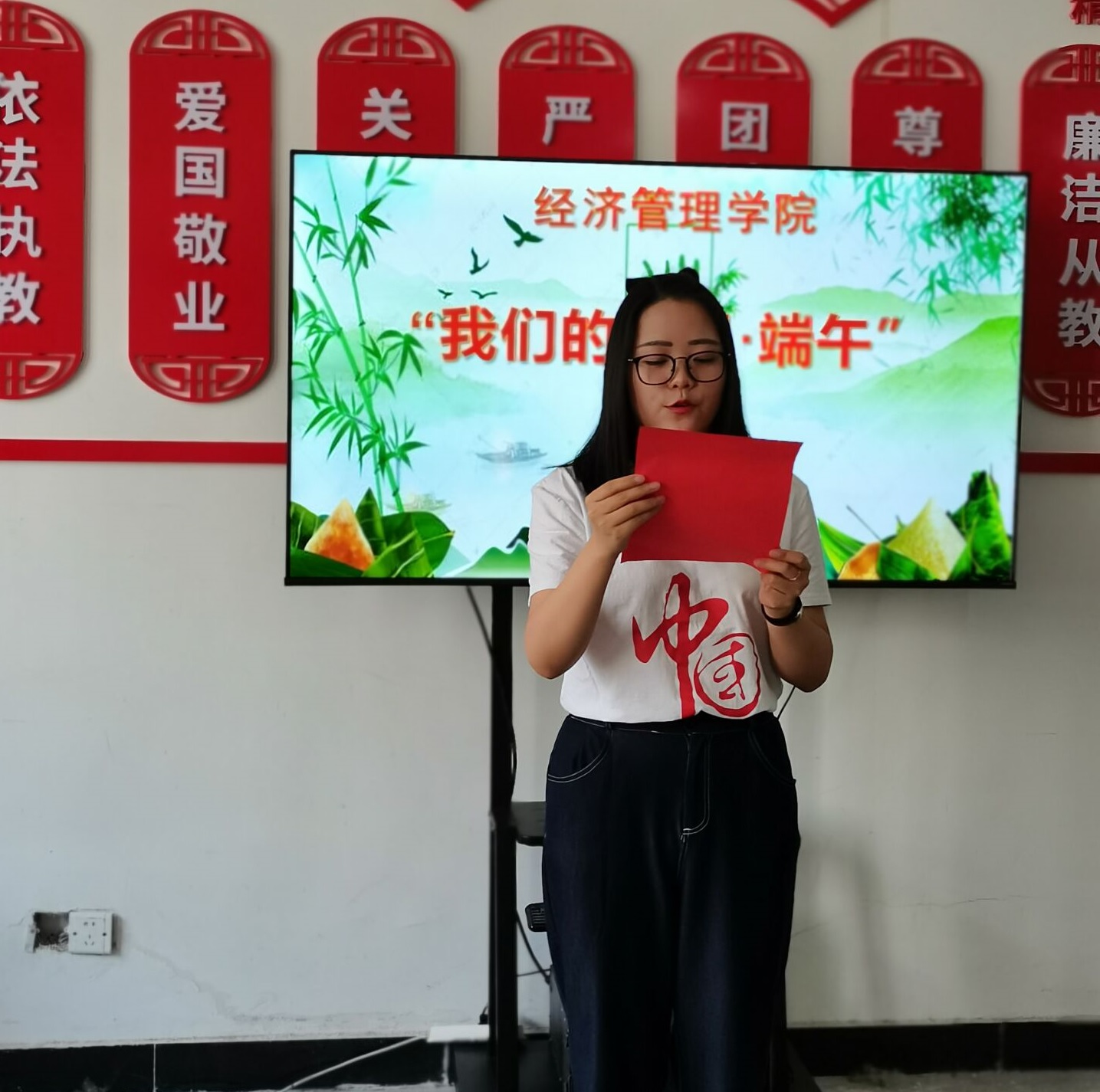 1623403677977020906.jpg 主题党日4.jpg