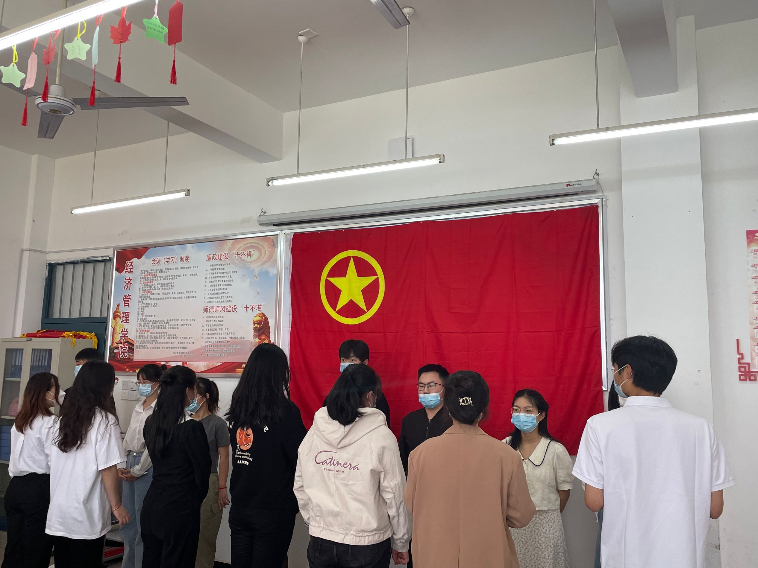 1651663103346008128.jpg 2.jpg