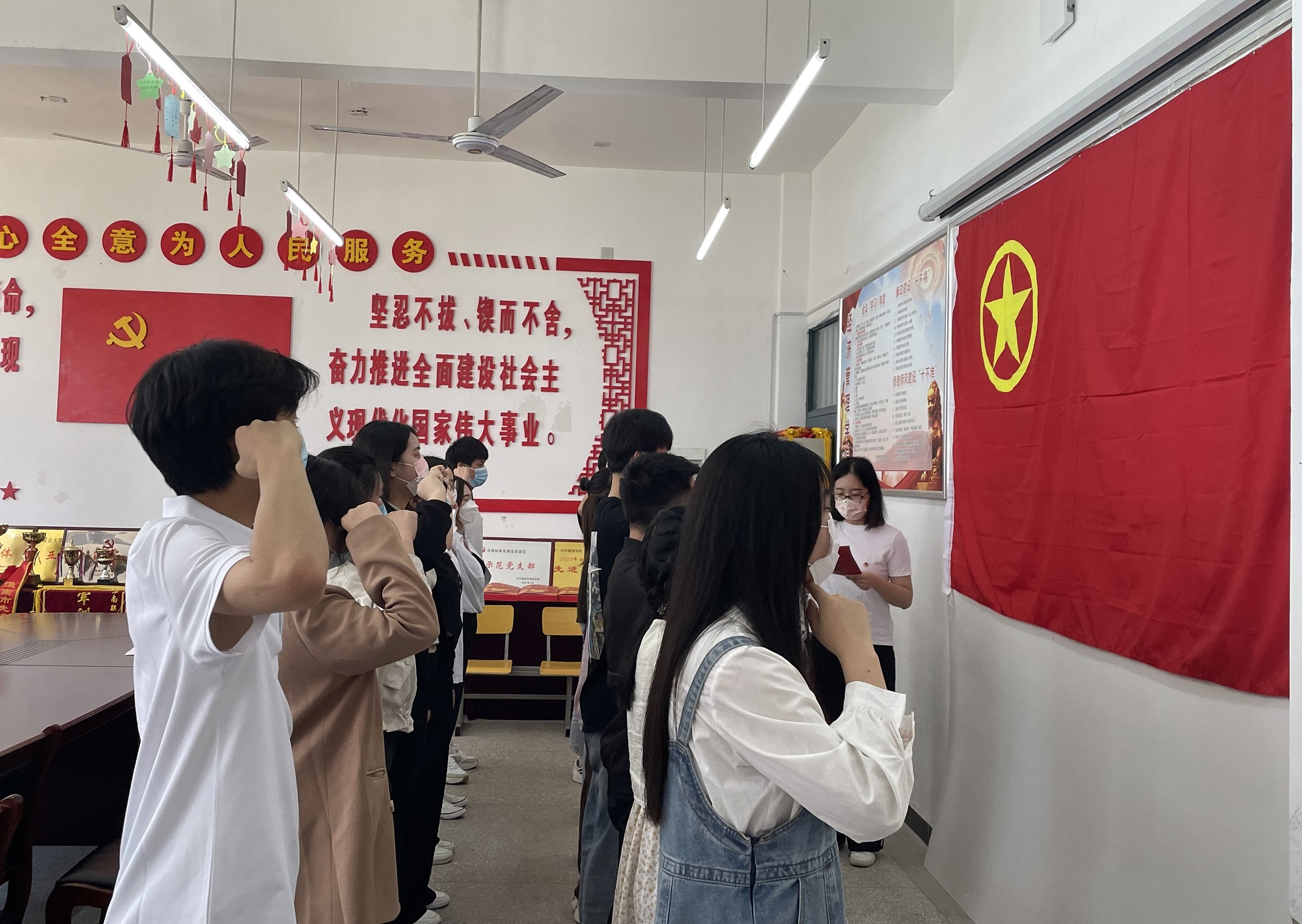 1651663342182070123.jpg q.jpg